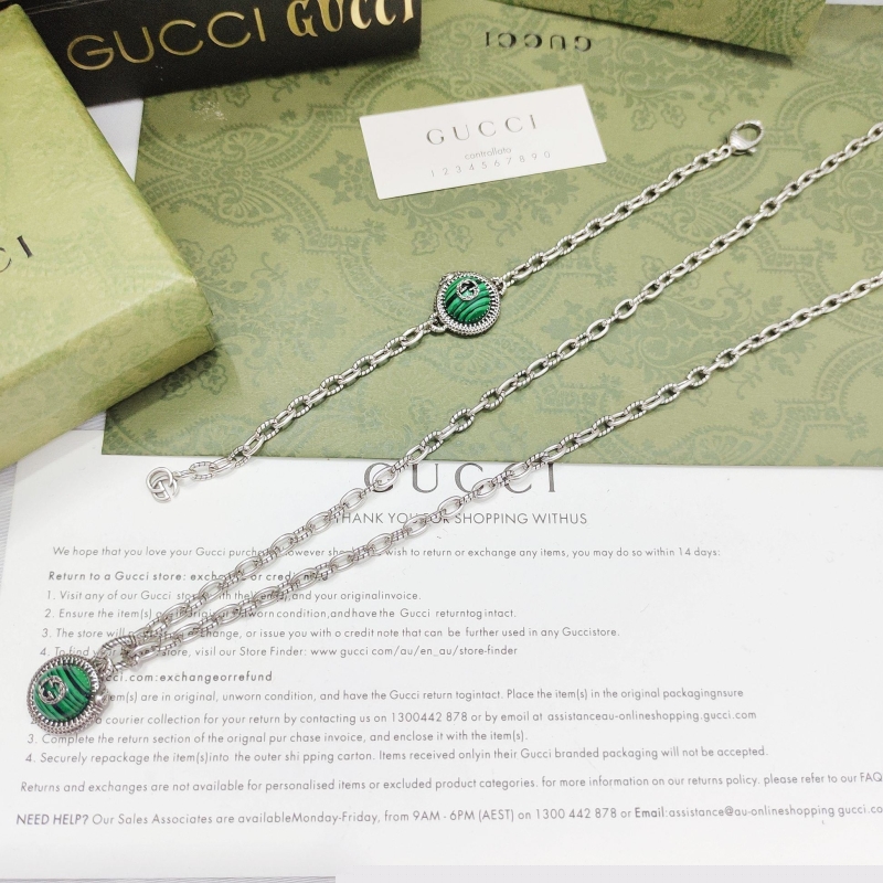 G*u*i necklaces